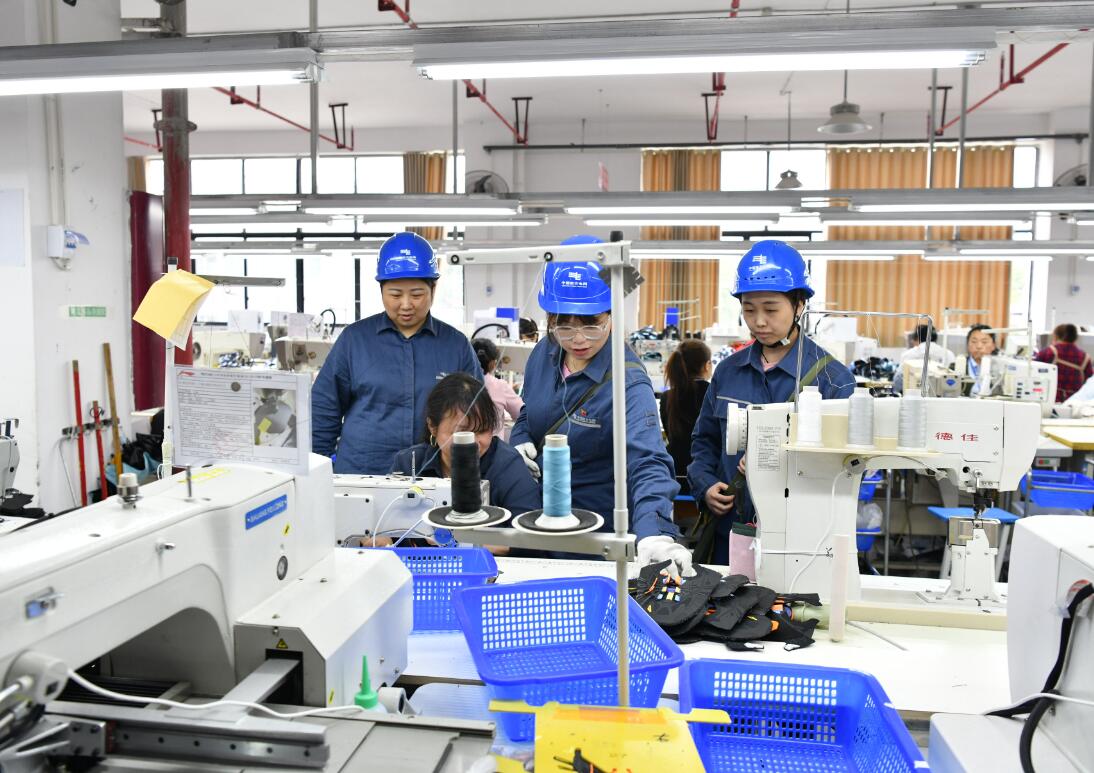 儺鄉(xiāng)女子電力服務(wù)隊(duì):當(dāng)好“電管家” 助企降本增效