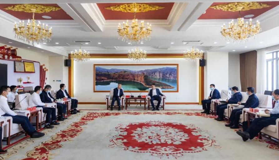 三峽集團與內蒙古自治區(qū)鄂爾多斯市座談