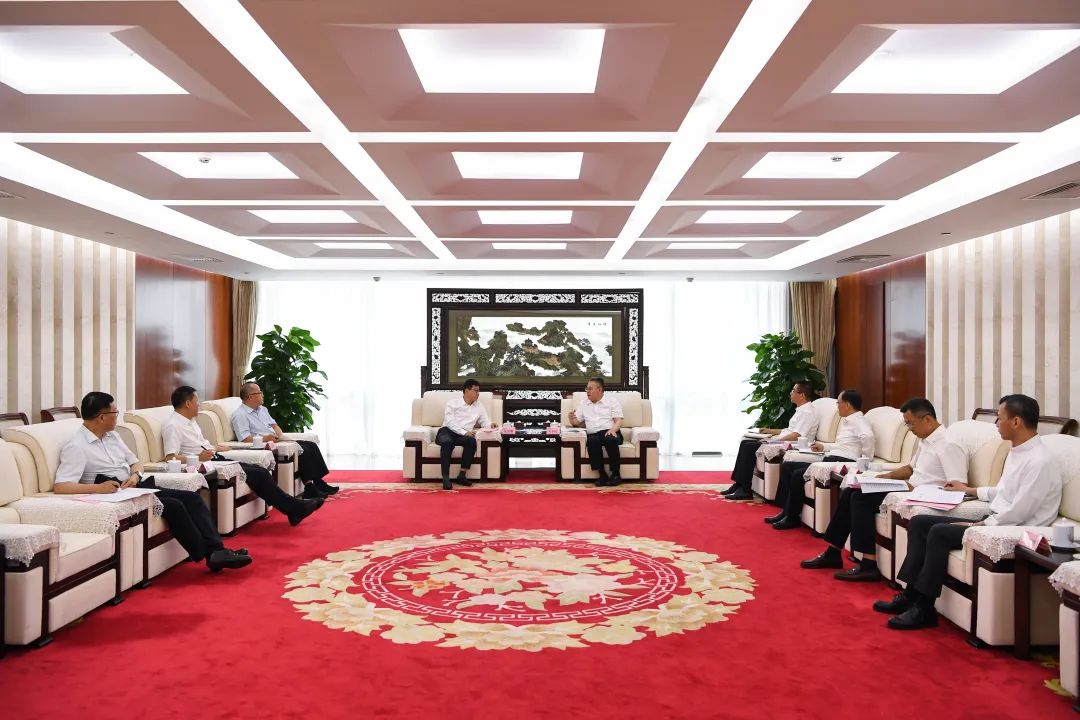 葉向東與甘肅省委常委、副省長張錦剛舉行會談