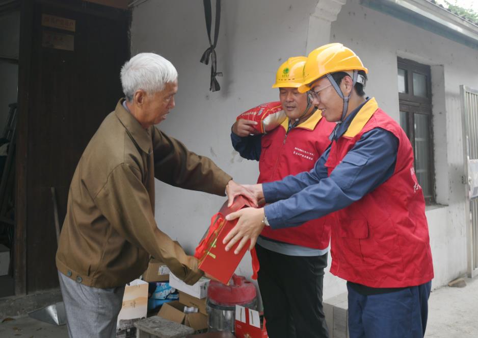 國網(wǎng)余姚市供電公司:端午送“愛”上門情暖老兵心