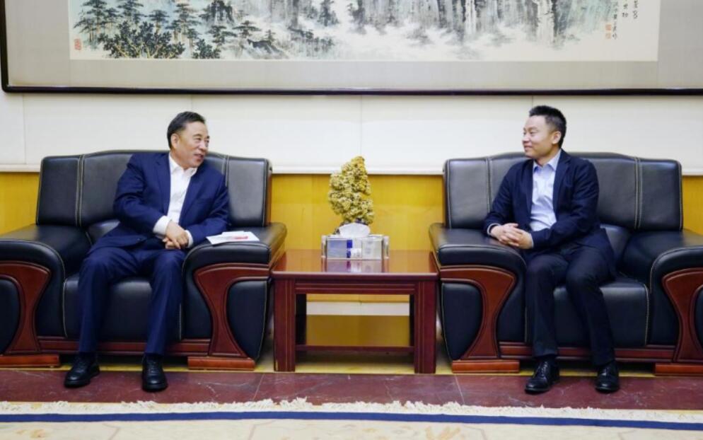 宋海良拜會中國駐沙特使館臨時(shí)代辦殷立軍