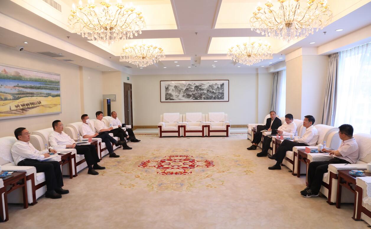 國家電投副總經(jīng)理、黨組成員徐樹彪與內(nèi)蒙古自治區(qū)黨委常委、常務(wù)副主席黃志強(qiáng)舉行會(huì)談