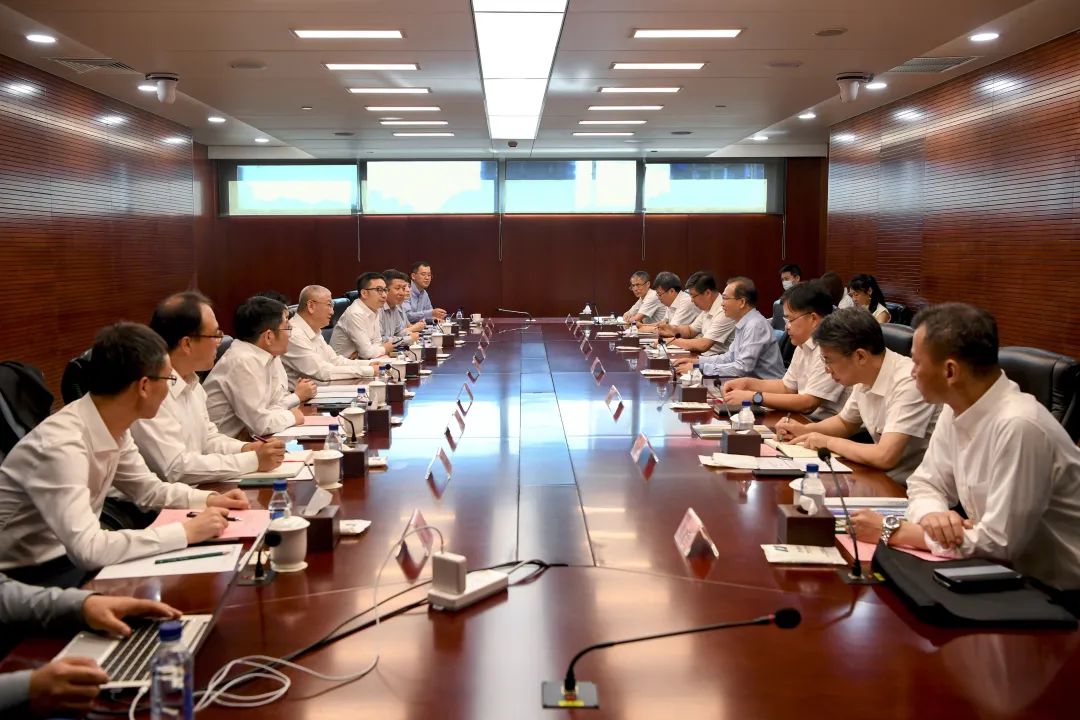 華電集團(tuán)黨組書記、董事長江毅會(huì)見隆基綠能總裁李振國