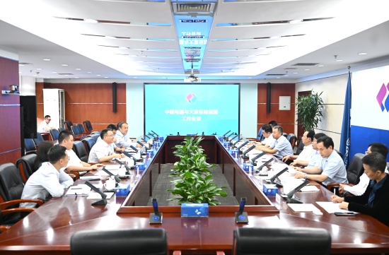 中國(guó)電建黨委書(shū)記、董事長(zhǎng)丁焰章與大家保險(xiǎn)集團(tuán)黨委書(shū)記、董事長(zhǎng)何肖鋒會(huì)談