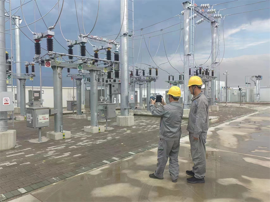 國網(wǎng)秦皇島供電公司全力應(yīng)對臺風“杜蘇芮”確?？煽抗╇? width=