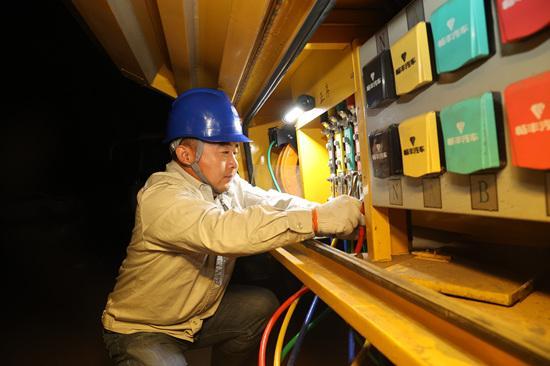 國網(wǎng)唐山供電公司:凌晨出發(fā) 水退人進(jìn)電通