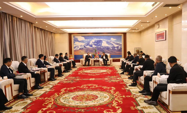 華電集團(tuán)黨組書記、董事長江毅與喀什地委副書記、行署專員艾尼瓦爾·吐爾遜舉行會談