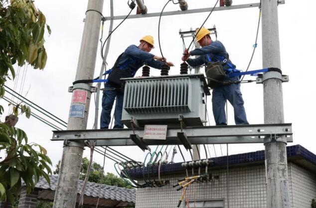 茂名供電局：強(qiáng)降雨過(guò)后，全力搶修復(fù)電不停歇