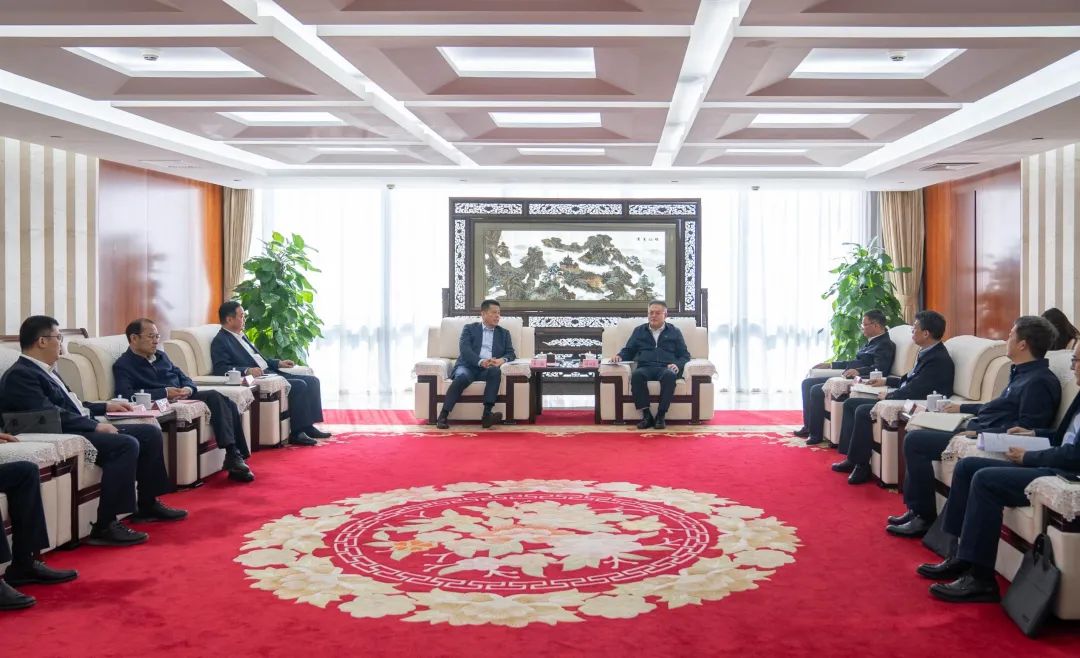 華電集團(tuán)黨組副書記、總經(jīng)理葉向東與山東能源黨委書記、董事長(zhǎng)李偉舉行會(huì)談