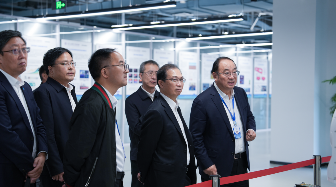 江毅與中國工程院院士、清華大學(xué)海洋工程研究院院長、海工院院長張建民交流座談