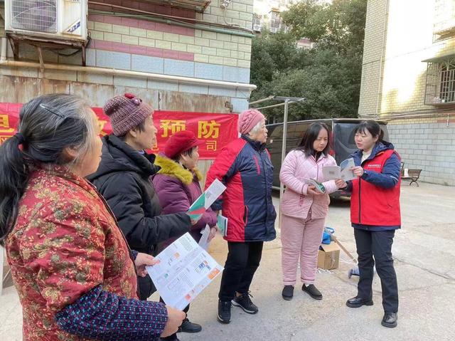 國網(wǎng)株洲天元供電公司電力便民服務(wù)點“零距離”為民辦電