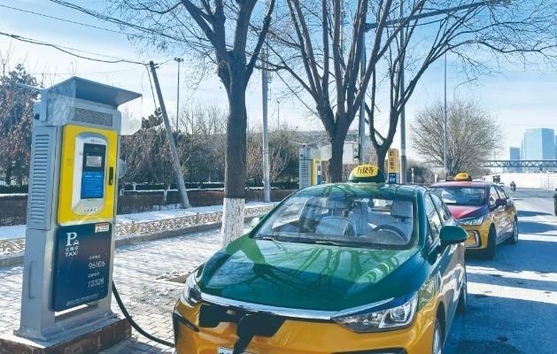 一天去四趟換電站，新能源出租車“不抗凍”怎么開