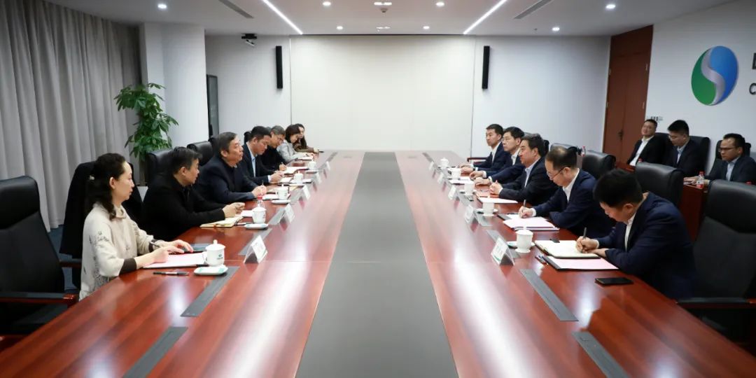 中國電氣裝備黨委書記、董事長白忠泉會見上海市經(jīng)濟和信息化委員會副主任戎之勤