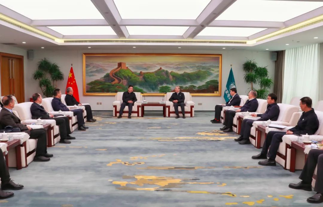 劉明勝、栗寶卿與國(guó)家電網(wǎng)董事長(zhǎng)辛保安、總經(jīng)理張智剛會(huì)談