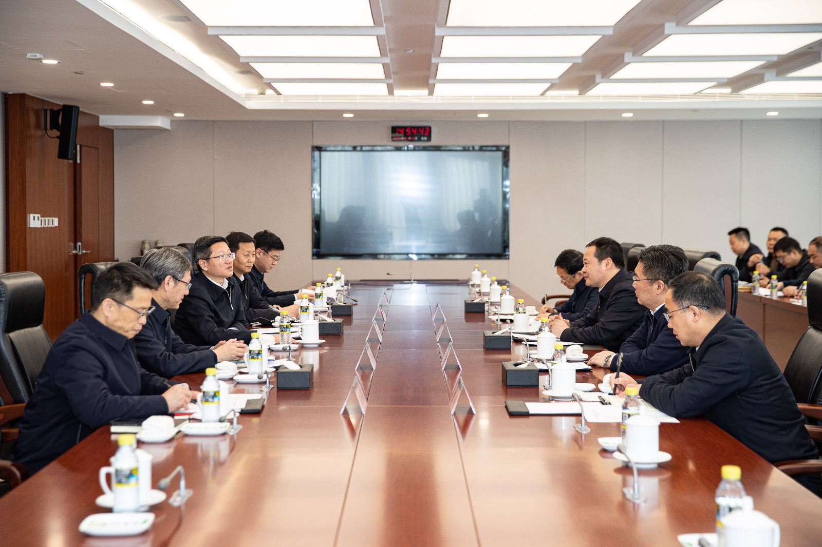 國家能源集團公司總經(jīng)理、黨組副書記余兵會見上饒市委書記陳云