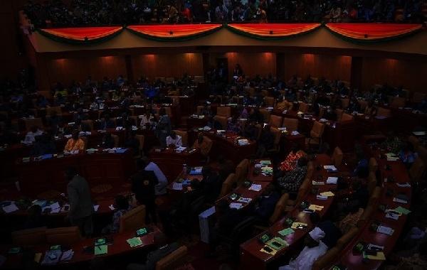 英媒：加納議會欠電費，電力公司拉閘打斷國情咨文