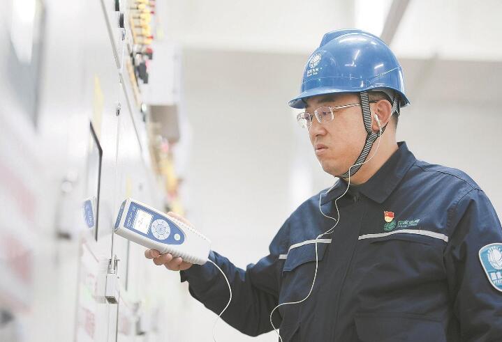 【國網(wǎng)特等勞?！坎苌?把帶電檢測工作做精做透