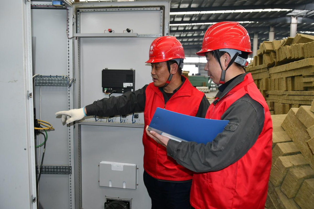 國(guó)網(wǎng)確山縣供電公司滿格電助企“開(kāi)門(mén)紅”