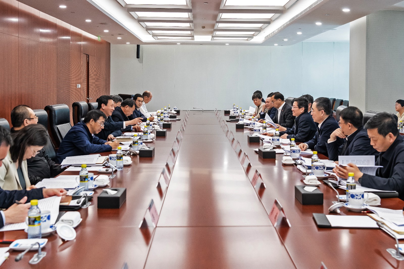 國家能源局黨組成員、副局長任京東一行到國家能源集團(tuán)調(diào)研