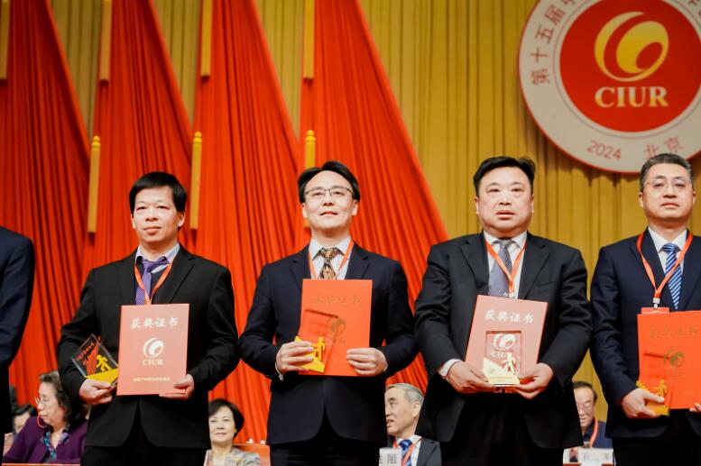 中國(guó)能建綠色建材公司黨委書記、董事長(zhǎng)，綠色先進(jìn)材料研究院院長(zhǎng)蔣洋榮獲“2023年中國(guó)產(chǎn)學(xué)研合作創(chuàng)新獎(jiǎng)”