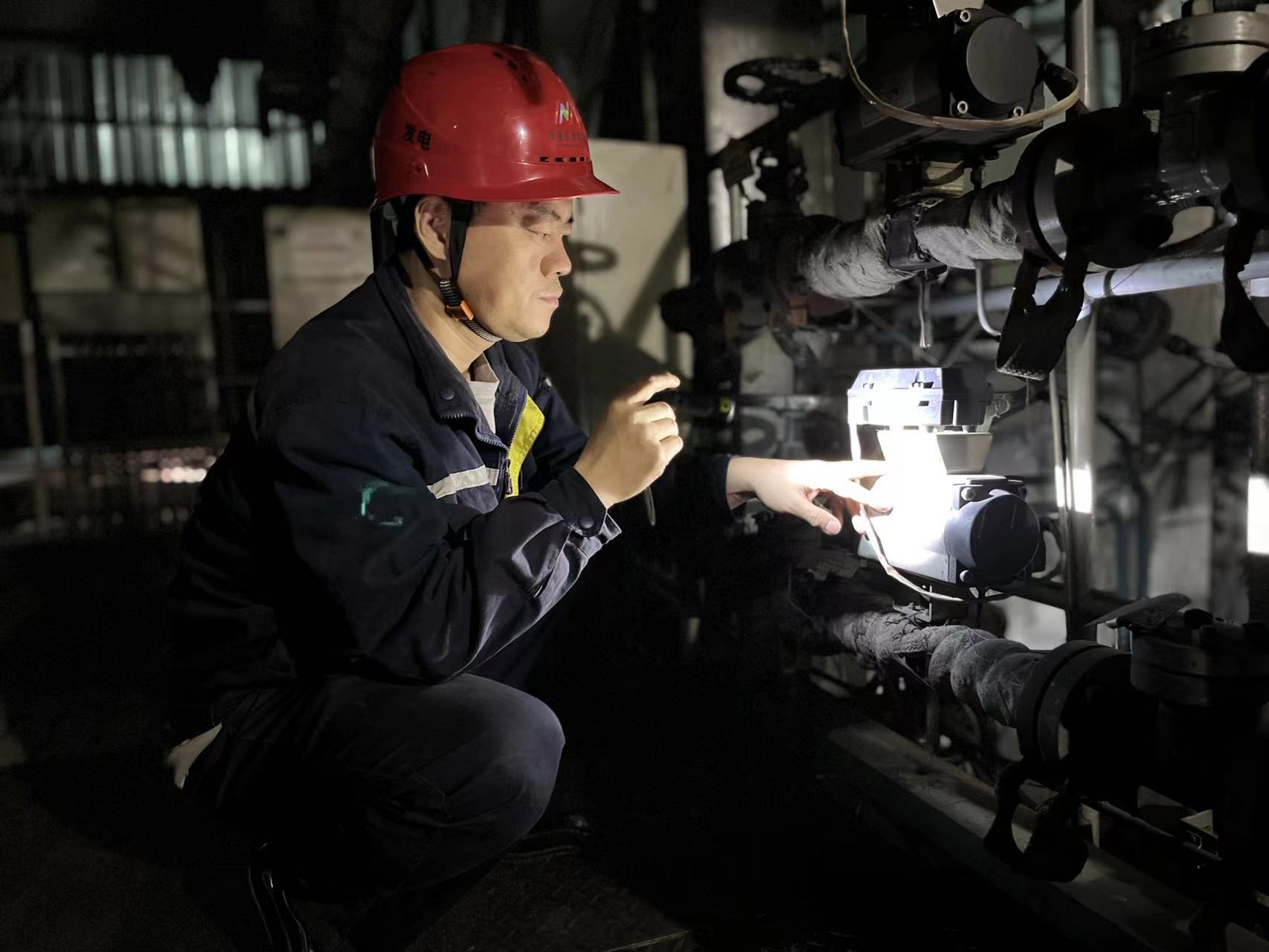 張濤：“只要需要我就一直在，同他們一起，做設(shè)備穩(wěn)定的護航人！”