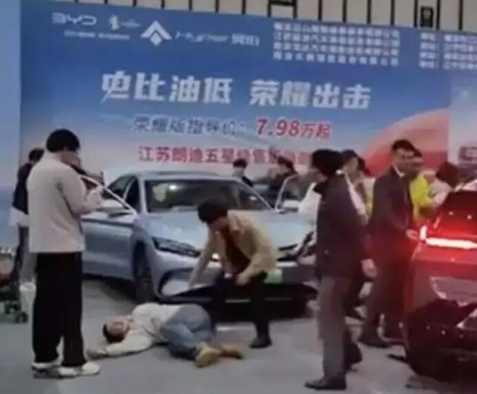 突然啟動!參展車撞傷5人，車企最新回應(yīng)