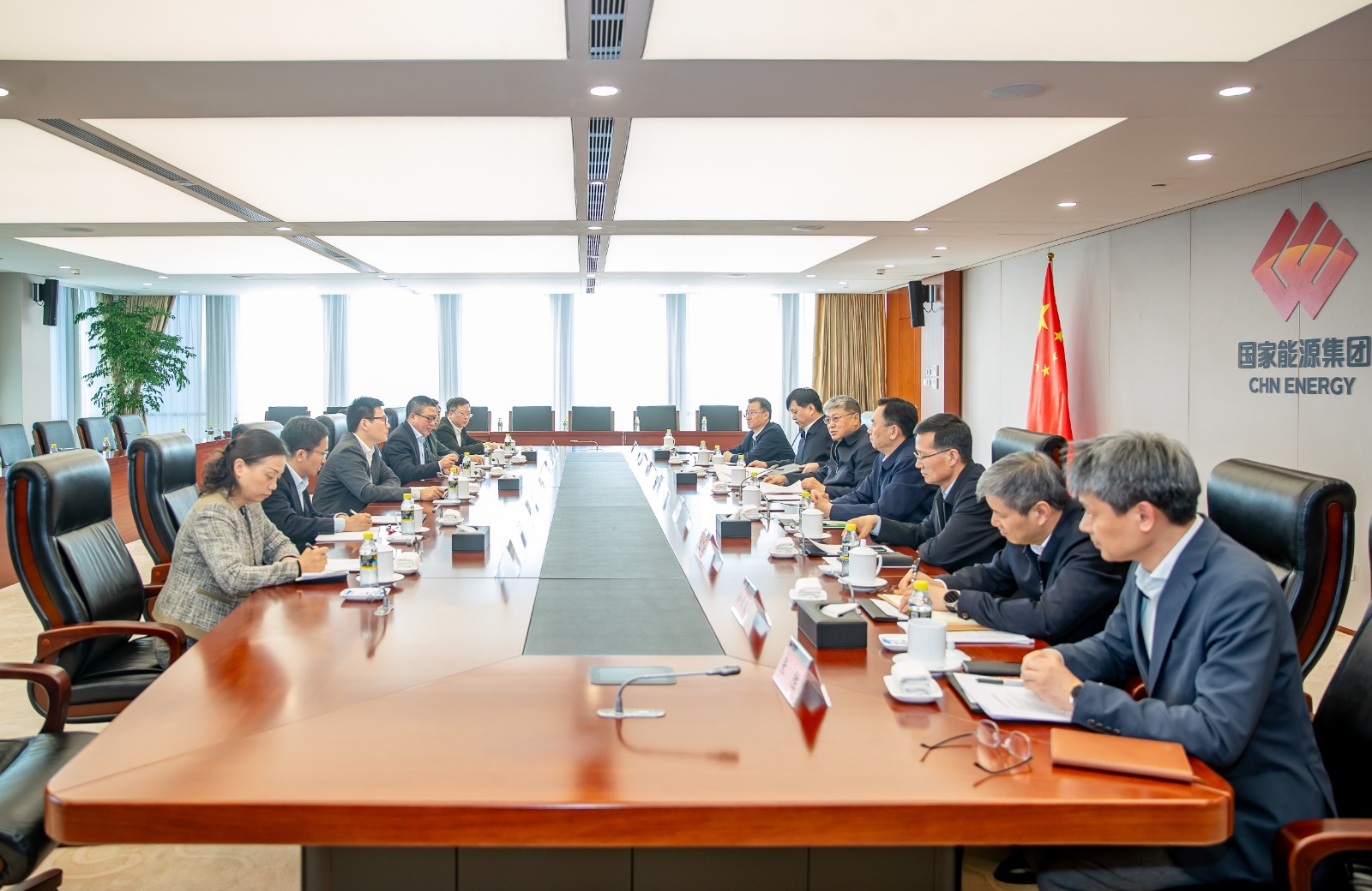 國(guó)家能源集團(tuán)黨組書記、董事長(zhǎng)劉國(guó)躍會(huì)見上海電氣集團(tuán)黨委書記、董事長(zhǎng)吳磊