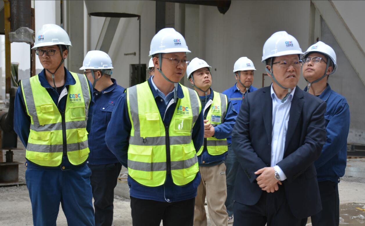 中國能建建筑集團黨委副書記、總經(jīng)理羅耕能到正寧百萬項目指導調(diào)研