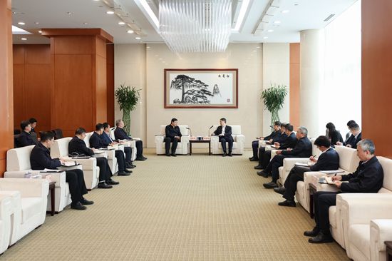 華能集團董事長溫樞剛、總經(jīng)理鄧建玲會見國家電網(wǎng)董事長張智剛