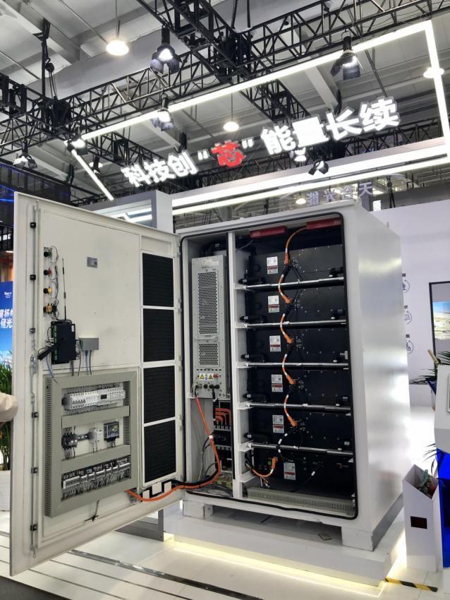 天合光能發(fā)布行業(yè)首個(gè)儲能電芯白皮書 宣布新一代柔性儲能電池艙Elementa 2量產(chǎn)024.4.12