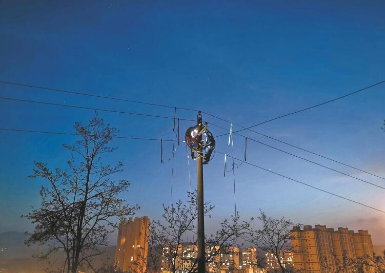 甘肅隴南、天水受強(qiáng)對流天氣影響線路全部恢復(fù)運(yùn)行