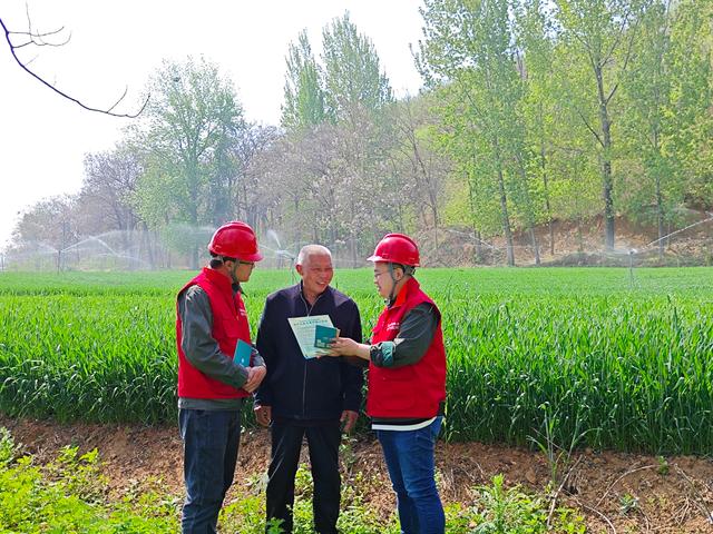 國網(wǎng)孟津供電公司電力先行助春耕，不誤農(nóng)時(shí)不誤春