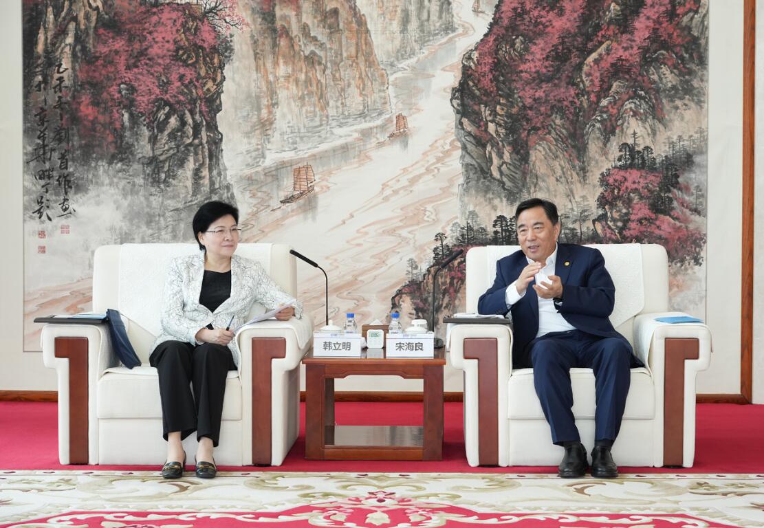 中國(guó)能建黨委書記、董事長(zhǎng)宋海良與江蘇省委常委、南京市委書記韓立明會(huì)談