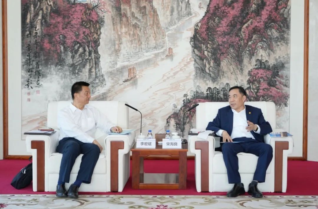 中國能建黨委書記、董事長宋海良與新疆住建廳黨組書記、副廳長李宏斌會(huì)談