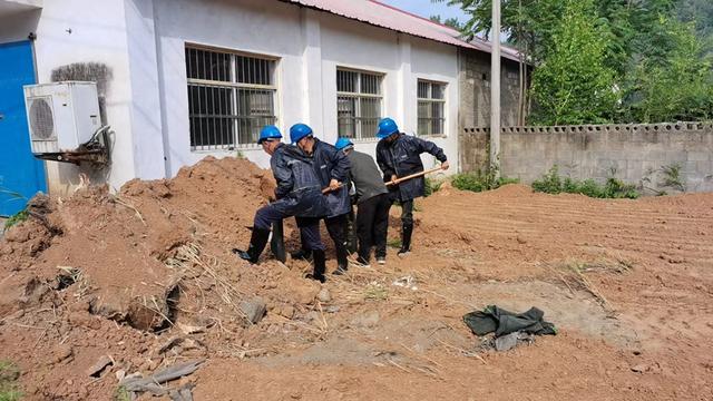 國網(wǎng)欒川縣供電公司未雨綢繆，扎實(shí)開展防汛演練