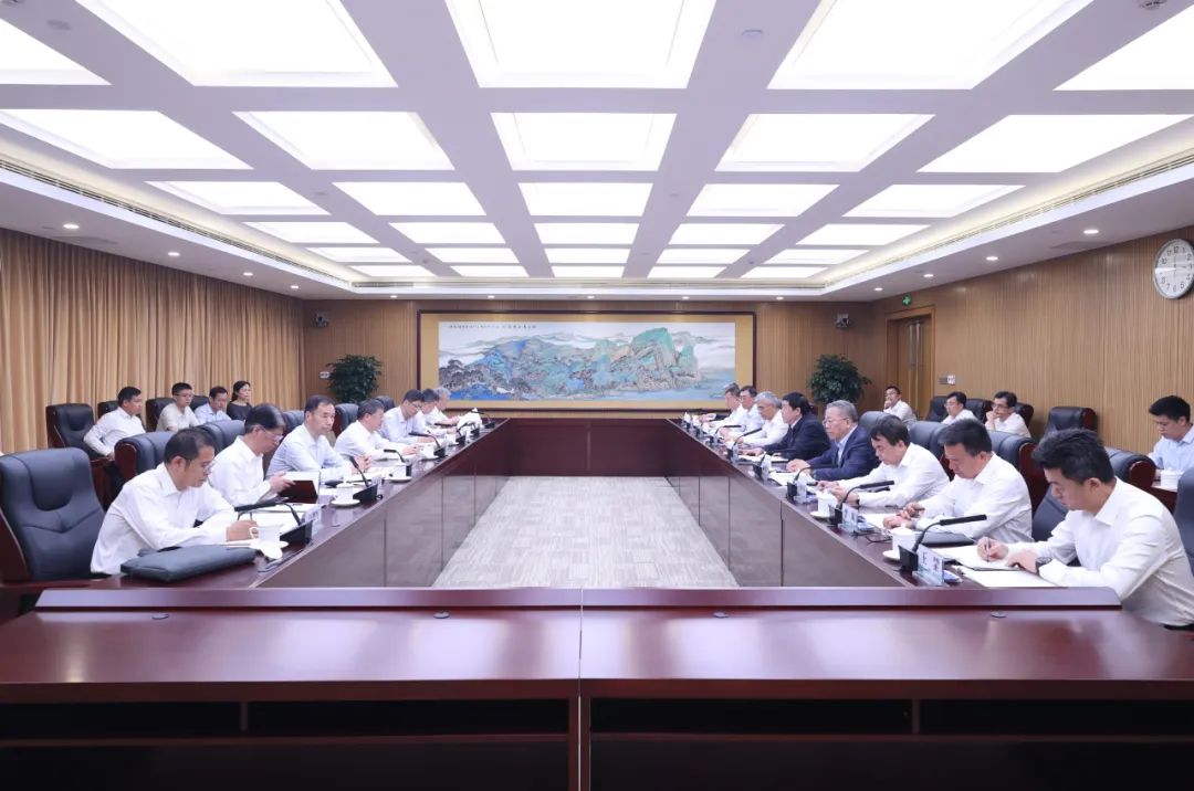 國家能源局黨組書記、局長章建華赴國家電網(wǎng)公司調(diào)研迎峰度夏電力保供工作