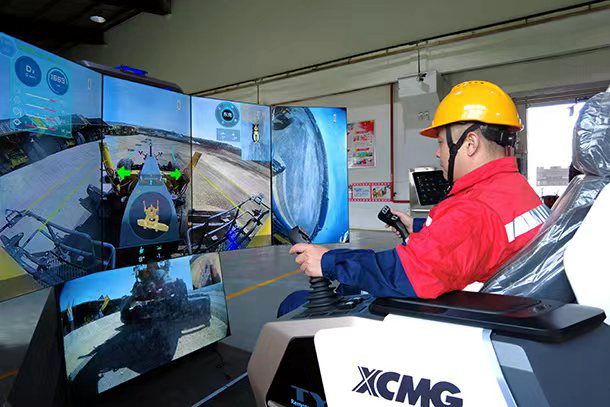 國內(nèi)首臺(tái)遠(yuǎn)程操控平地機(jī)在國家能源集團(tuán)測(cè)試成功