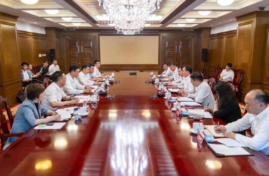 大唐集團(tuán)總經(jīng)理、黨組副書記張傳江與阜新市委書記胡濤、市長(zhǎng)周鵬舉會(huì)談