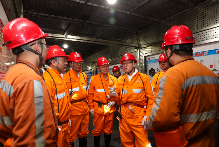 國家能源集團公司總經(jīng)理、黨組副書記余兵赴集團鄂爾多斯區(qū)域企業(yè)調(diào)研