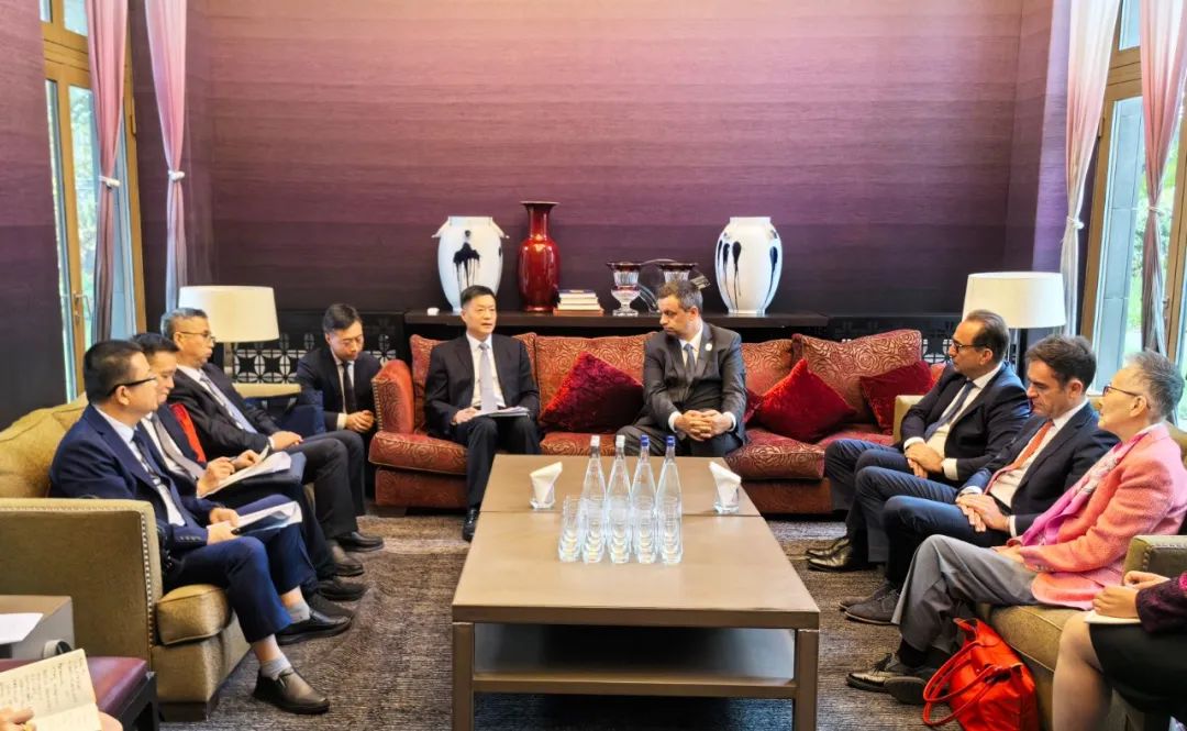 東方電氣集團(tuán)黨組書記、董事長俞培根與法國電力集團(tuán)董事長兼首席執(zhí)行官呂克·雷蒙會談