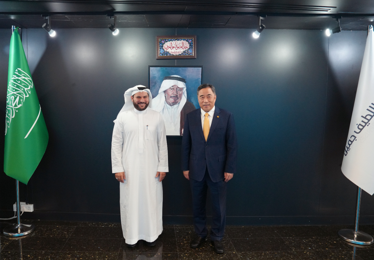 中國能建黨委書記、董事長宋海良會見沙特安利捷集團董事長費薩爾·薩姆努迪  中國能建 2024-06-10 15:00 黑龍江  當?shù)貢r間6月9日，中國能建黨委書記、董事長宋海良在吉達與沙特安利捷集團董