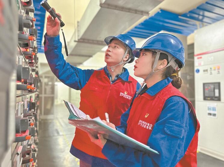 四川成都:精準(zhǔn)服務(wù)產(chǎn)業(yè)群 天府明珠更璀璨