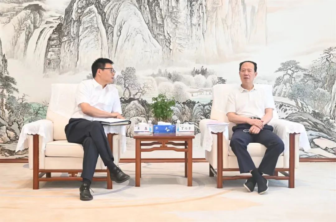 中國電建黨委書記、董事長丁焰章與上海電氣集團黨委書記、董事長吳磊會談