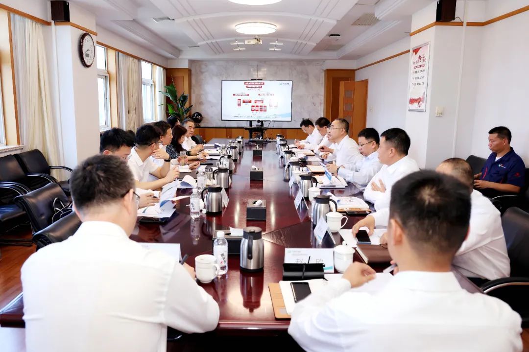 中國電氣裝備黨委書記、董事長李洪鳳到寶雞駐地企業(yè)調研