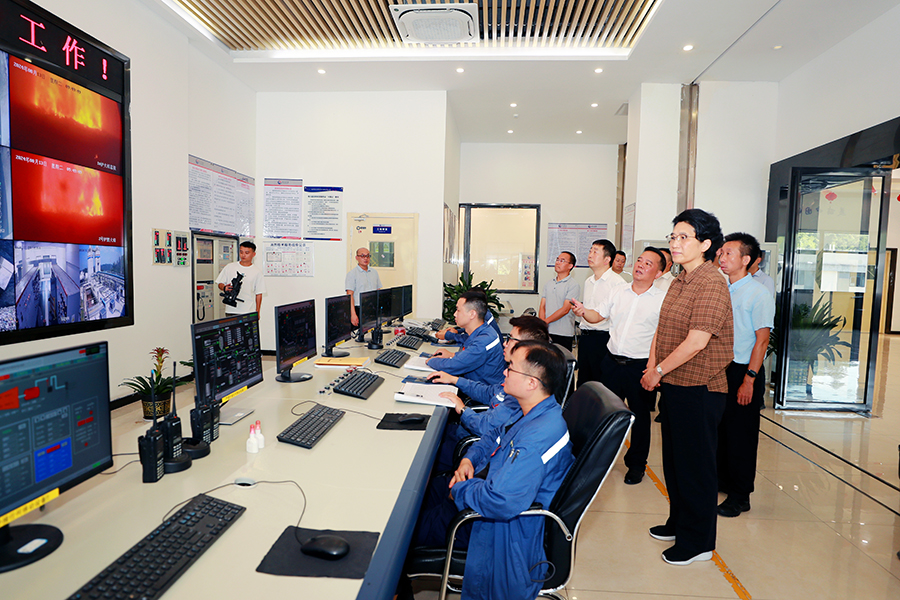 湘西州委副書記、州長陳華深入吉首市調(diào)研垃圾回收焚燒發(fā)電工作