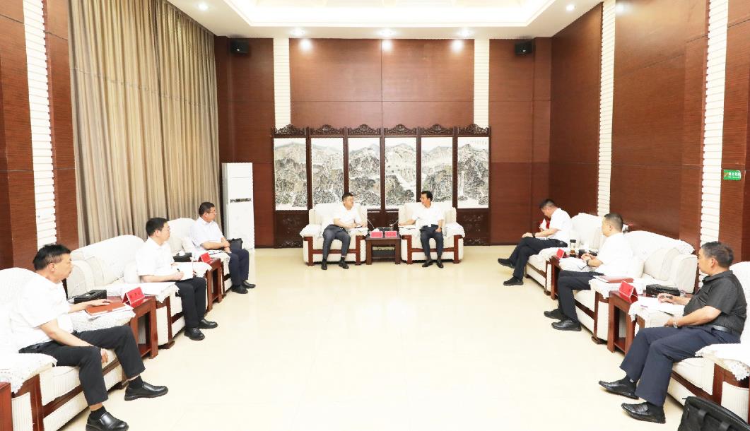貴州發(fā)耳發(fā)電公司系統(tǒng)傳達(dá)學(xué)習(xí)李奕與六盤(pán)水市委書(shū)記張定超、市長(zhǎng)李巍座談會(huì)精神