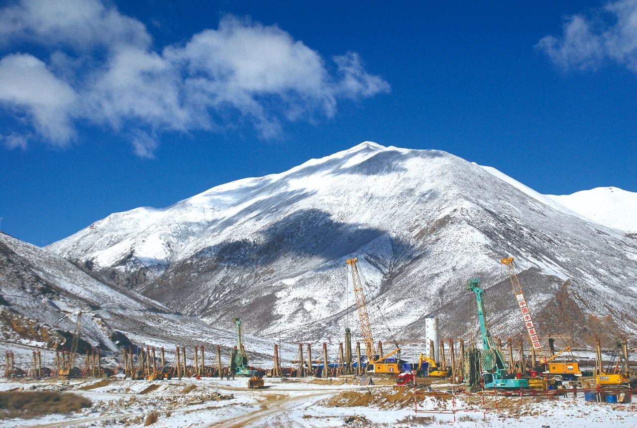 發(fā)揚(yáng)三種精神，提振高質(zhì)量發(fā)展精氣神