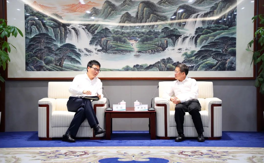 中國電氣裝備黨委書記、董事長李洪鳳會見上海電氣集團黨委書記、董事長吳磊