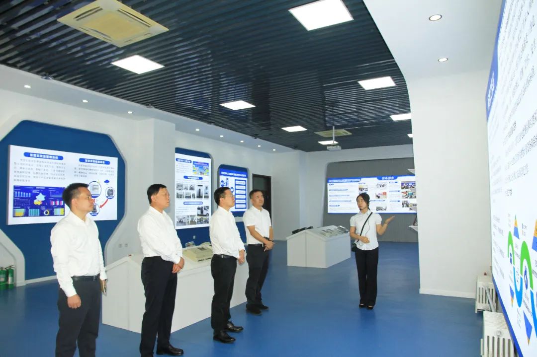 中國電氣裝備黨委書記、董事長李洪鳳赴哈表所、天宇電氣、廈門許繼調(diào)研