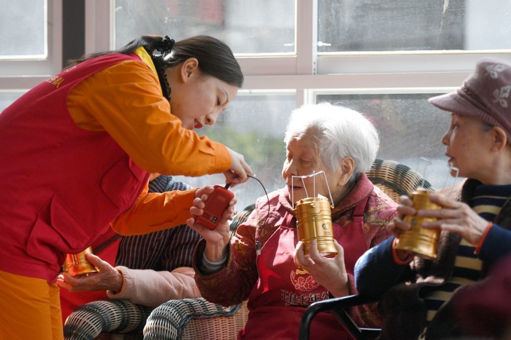 點(diǎn)亮燈 散發(fā)光 燃燒火——記“時(shí)代楷?！眹译娋W(wǎng)四川電力成都高新連心橋共產(chǎn)黨員服務(wù)隊(duì)